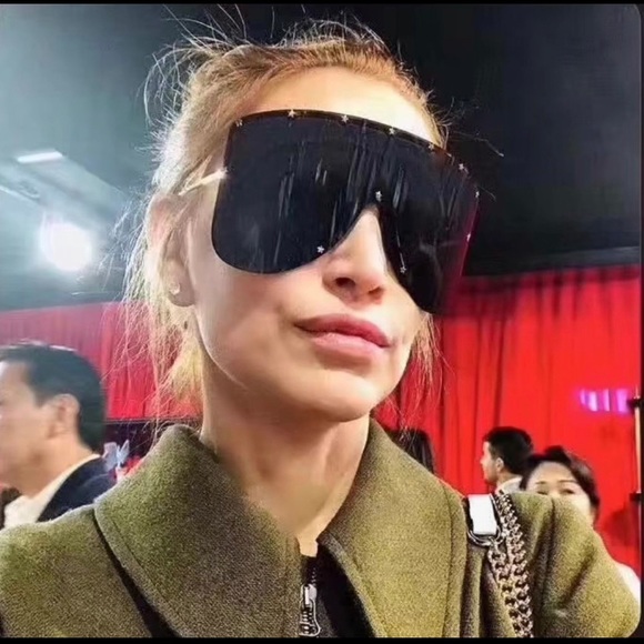 Oversized Aviator Sunglasses for Women - Picture 3 of 3